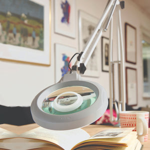 stays accessory lens on magnifying lamp